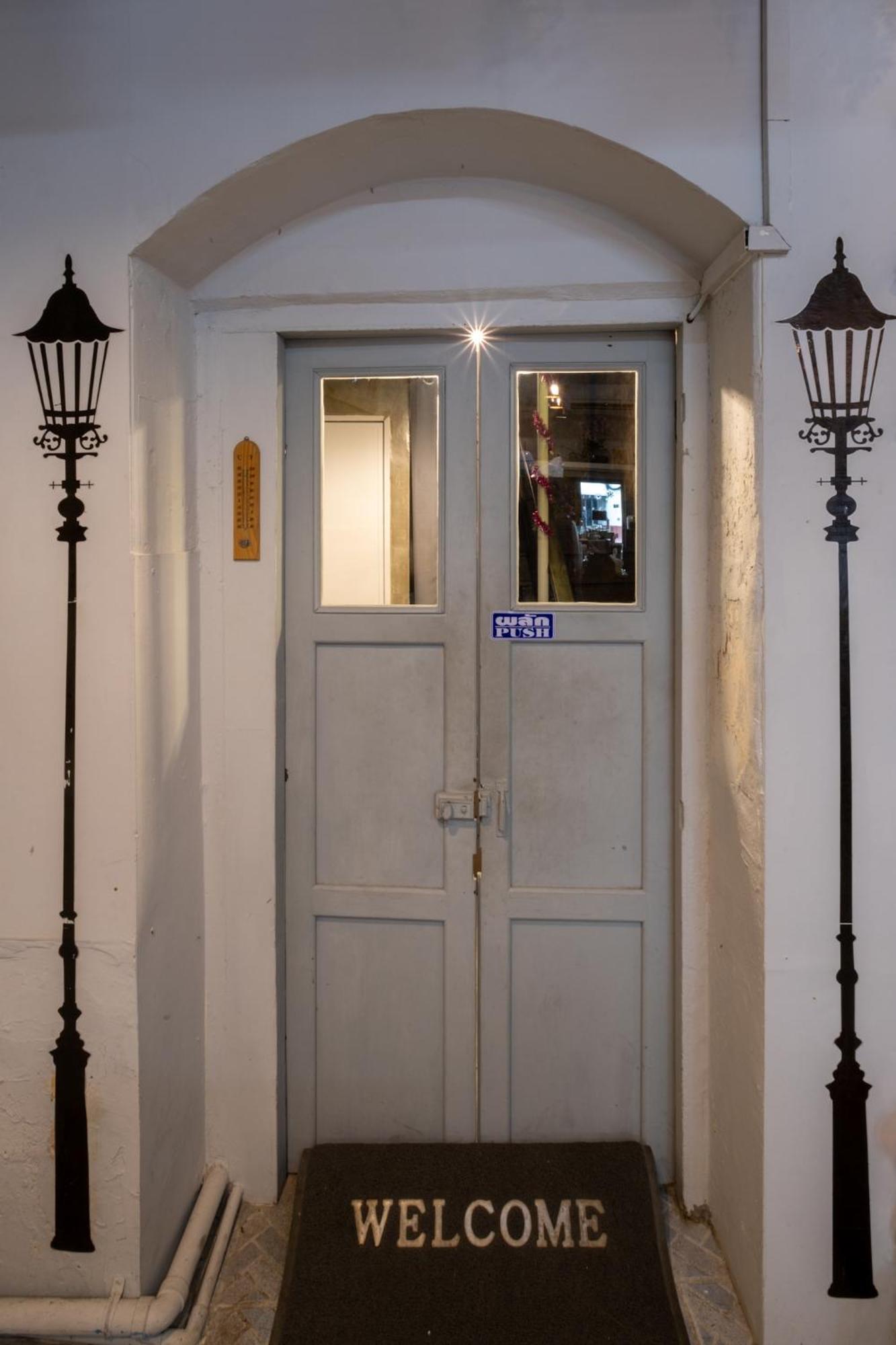 Sip N' Camp Hostel กรุงเทพมหานคร ภายนอก รูปภาพ
