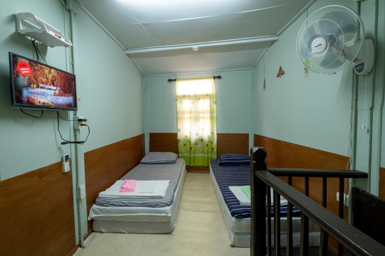 Sip N' Camp Hostel กรุงเทพมหานคร ภายนอก รูปภาพ